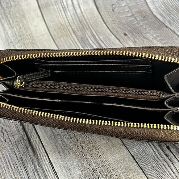 Michael Kors Wallet Jet Set Medium Brown Gold Zip Around Wallet MK Monogram - Picture 9 of 9